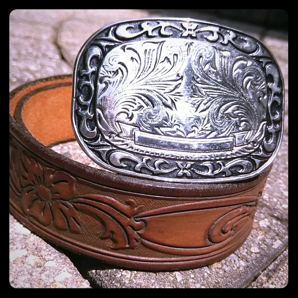 Vintage leather tooled belt excellent condition
